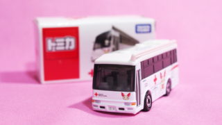 トミカ・日本赤十字・献血バスはミニカーなのに精工なつくり