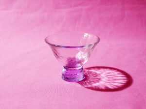 献血者顕彰規程の記念品・ガラス器（紫）